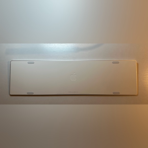 Apple Magic Keyboard with Numeric Keypad - Picture 2 of 2